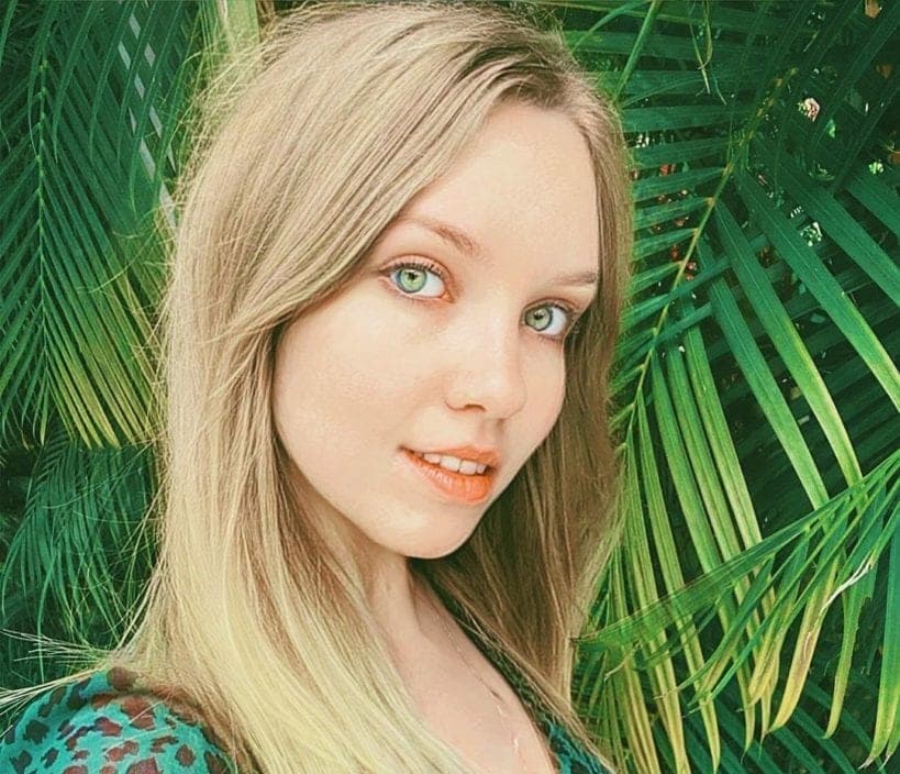 Influencer rusa en Oaxaca se queja por medidas Covid-19 y lo llama "estado paranóico"