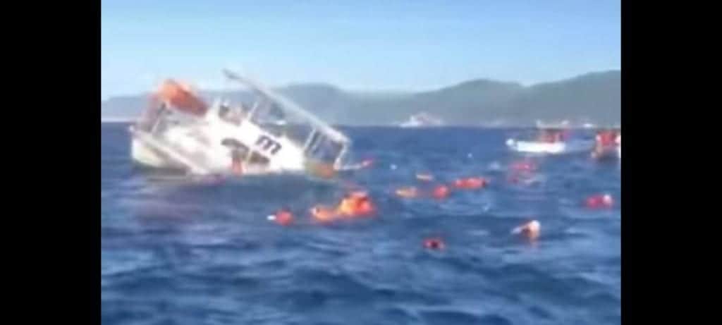 VIDEO: Se hunde embarcación en Puerto Vallarta con 60 turistas