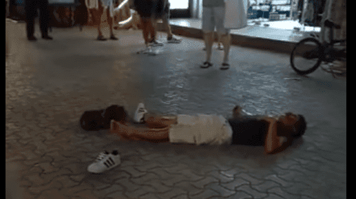 Hieren de muerte a dos sujetos en la Quinta Avenida de Playa del Carmen