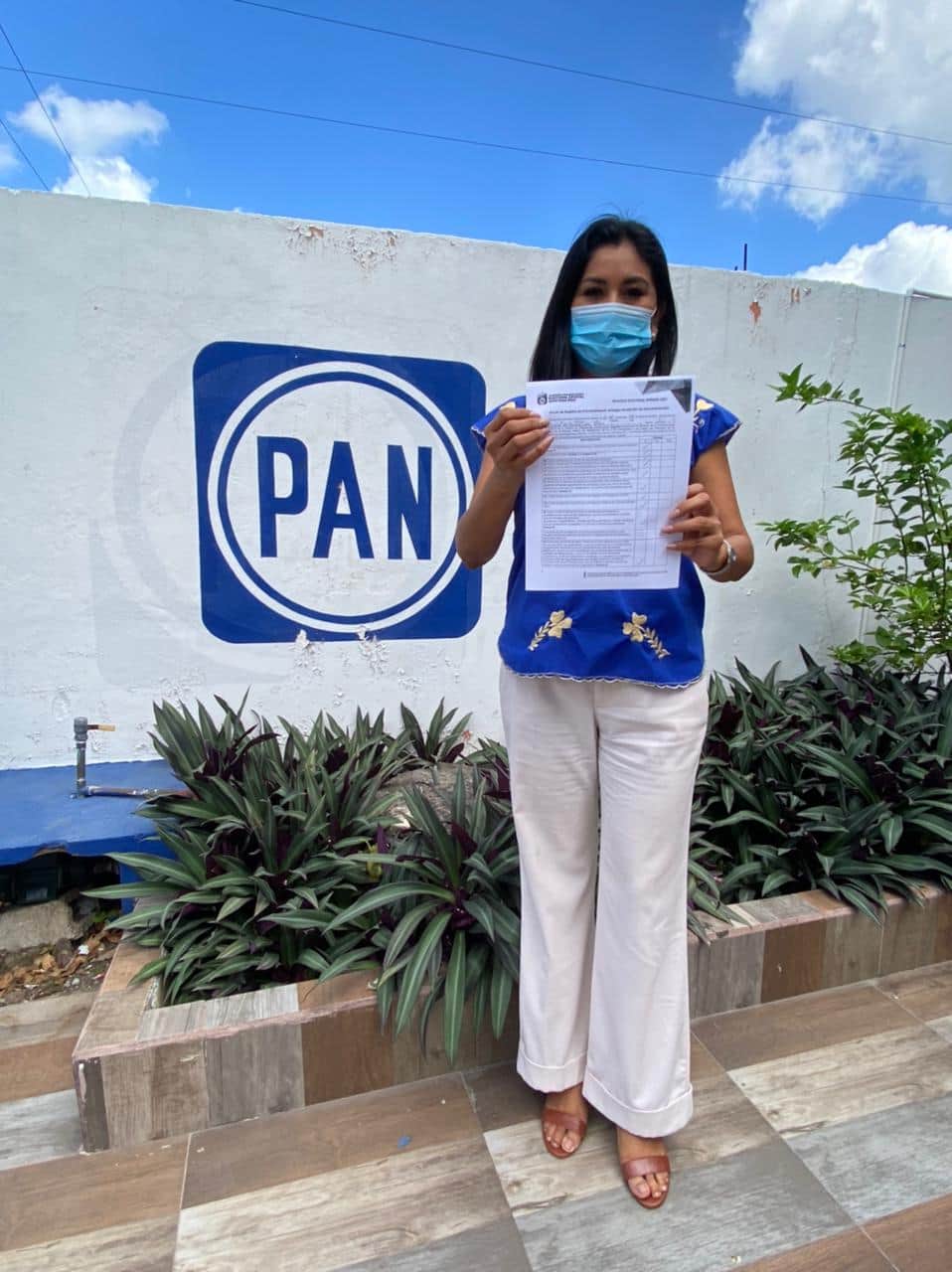 Queremos un gobierno abierto, afirmó Luisa Cano al registrarse como candidata por el PAN