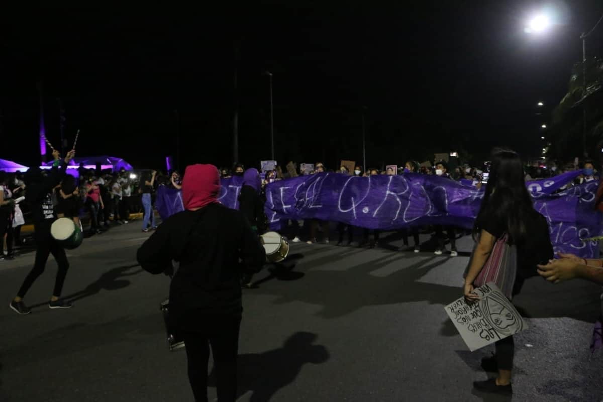 Imponen medidas cautelares a polícias de Cancún que agredieron a feministas