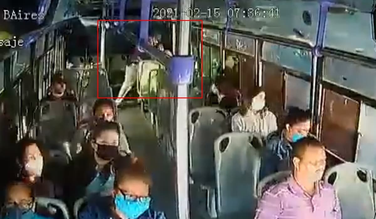 Sujeto apuñaló a su pareja dentro del transporte público de Culiacán