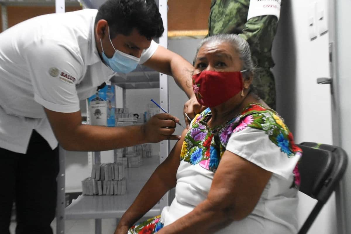 Gobierno de Puerto Morelos traslada a abuelitos para que se vacunen contra el Covid-19