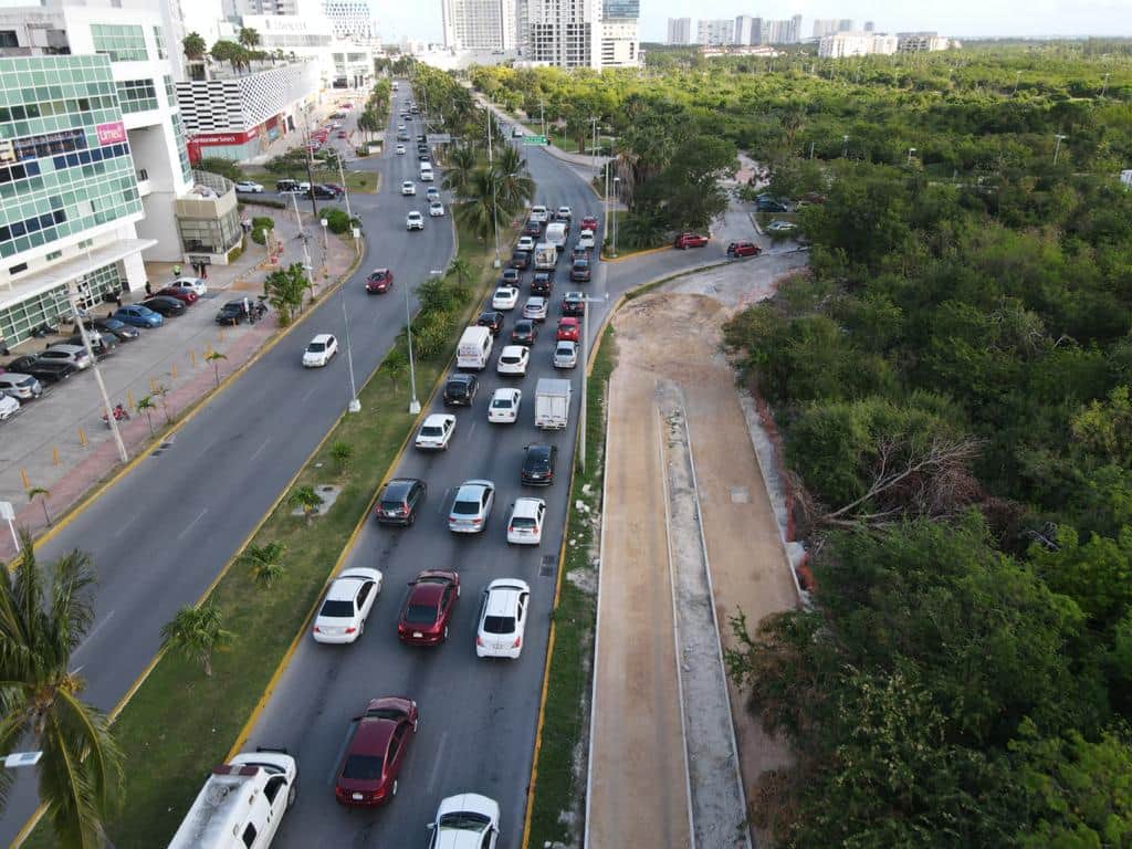 Avanzan trabajos de la ciclovía en Avenida Bonampak de Cancún