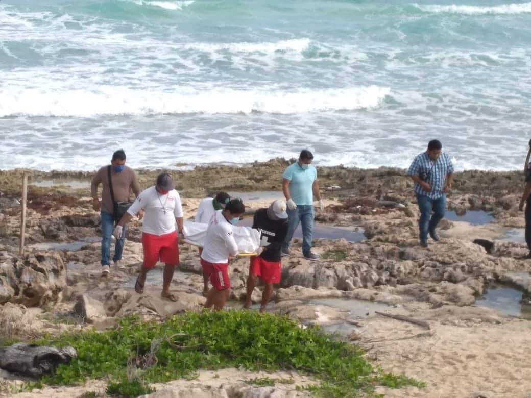 Dos pescadores fallecieron ahogados tras hundirse su nave por el fuerte oleaje