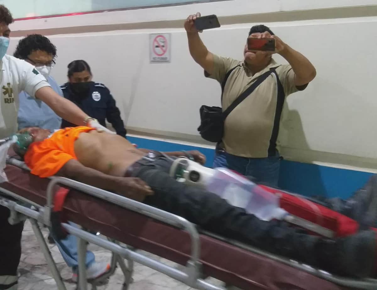 Encontraron un hombre con un disparo en la cabeza y un cuchillo enterrado en el cuello