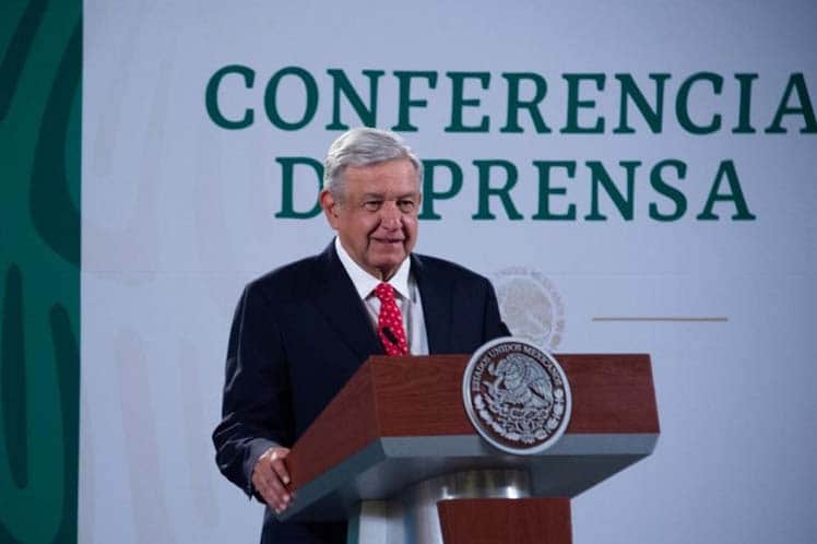 Acusa AMLO de corrupción a empresas por reforma a Ley de la Industria Eléctrica