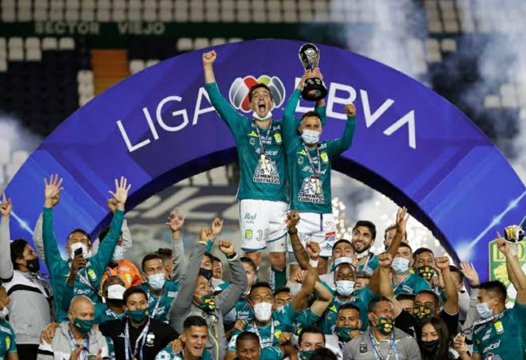 Confiesa jugador de León que jugó siendo positivo a Covid-19 la final vs Pumas