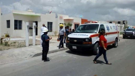 Mujer amenaza con suicidarse y se 'tasajea' la cara en Chetumal