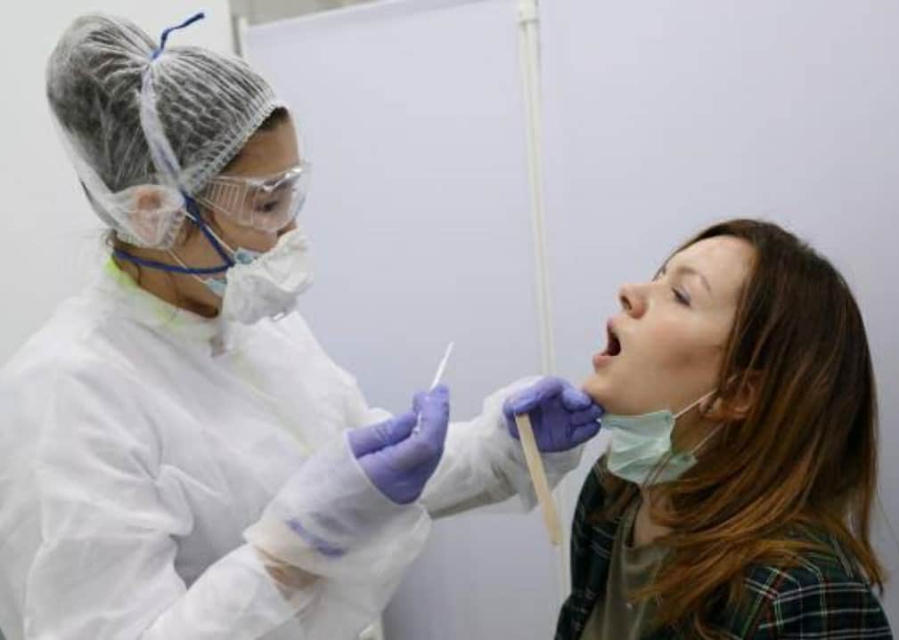 Da inicio aplicación de pruebas COVID-19 a turistas en hoteles de Cancún