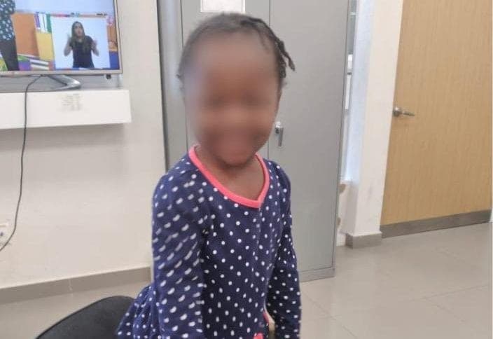 Rescatan a niña de 2 años abandonada por sus padres en corriente del Río Bravo