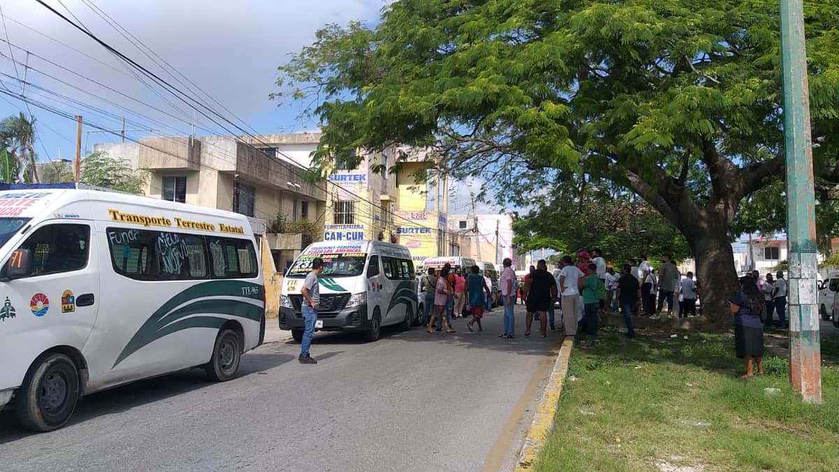 Protestan operadores del transporte público de Cancún, amenazan con ir a zona hotelera