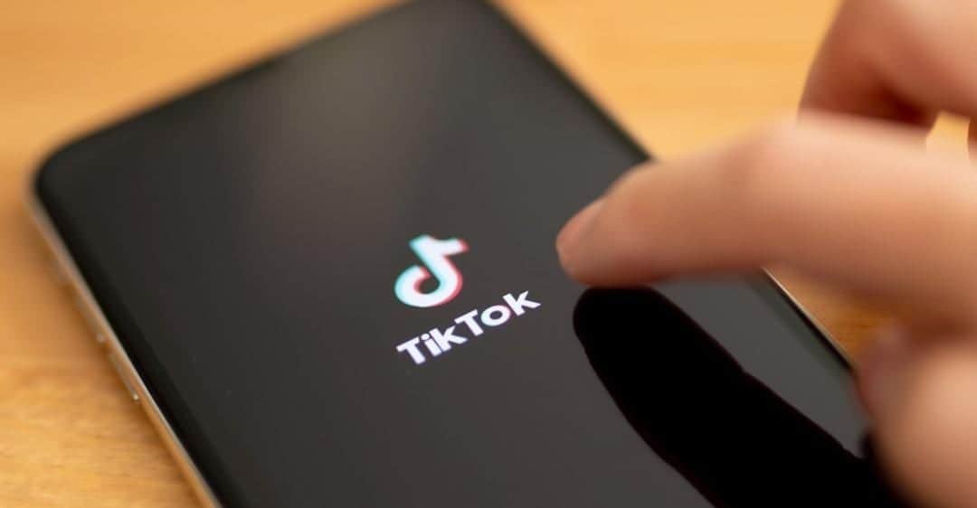 Niño de 12 años con muerte cerebral tras hacer el "desafío del apagón" en TikTok