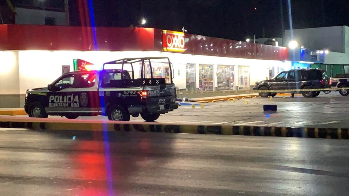 Asesinan a un hombre adentro de tienda de conveniencia en Cancún