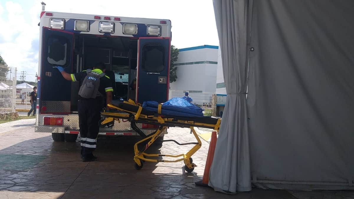 Tres sujetos disparan contra pareja en playa de Cancún; un muerto y una herida