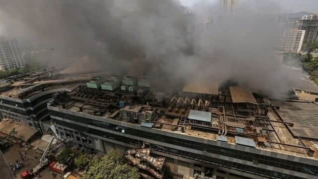 Se incendia hospital Covid en la India; hay al menos 10 muertos