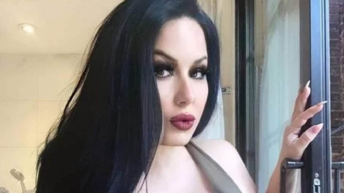 Mujer se abre cuenta en OnlyFans para pagar la universidad de su hija