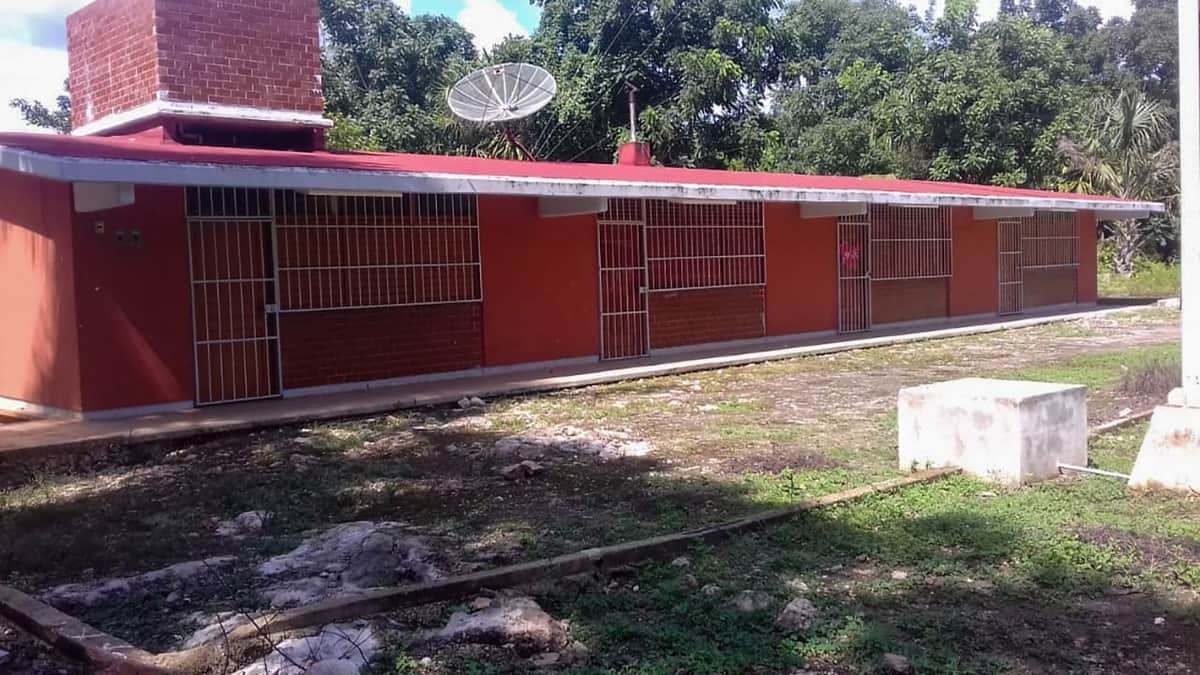 Daños millonarios asechan escuelas de Quintana Roo por robos y vandalismo