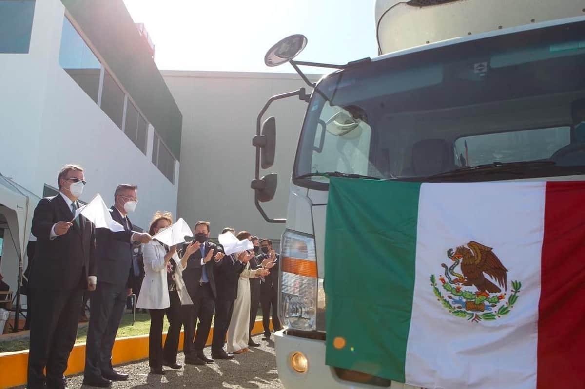 Listas, primeras vacunas CanSino envasadas en México