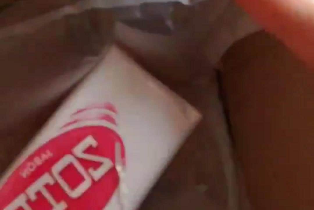 Video: Actor Moisés Arizmendi pide celular por Amazon; le mandan un jabón Zote