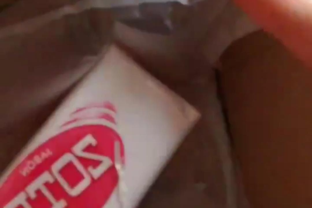 Video: Actor Moisés Arizmendi pide celular por Amazon; le mandan un jabón Zote