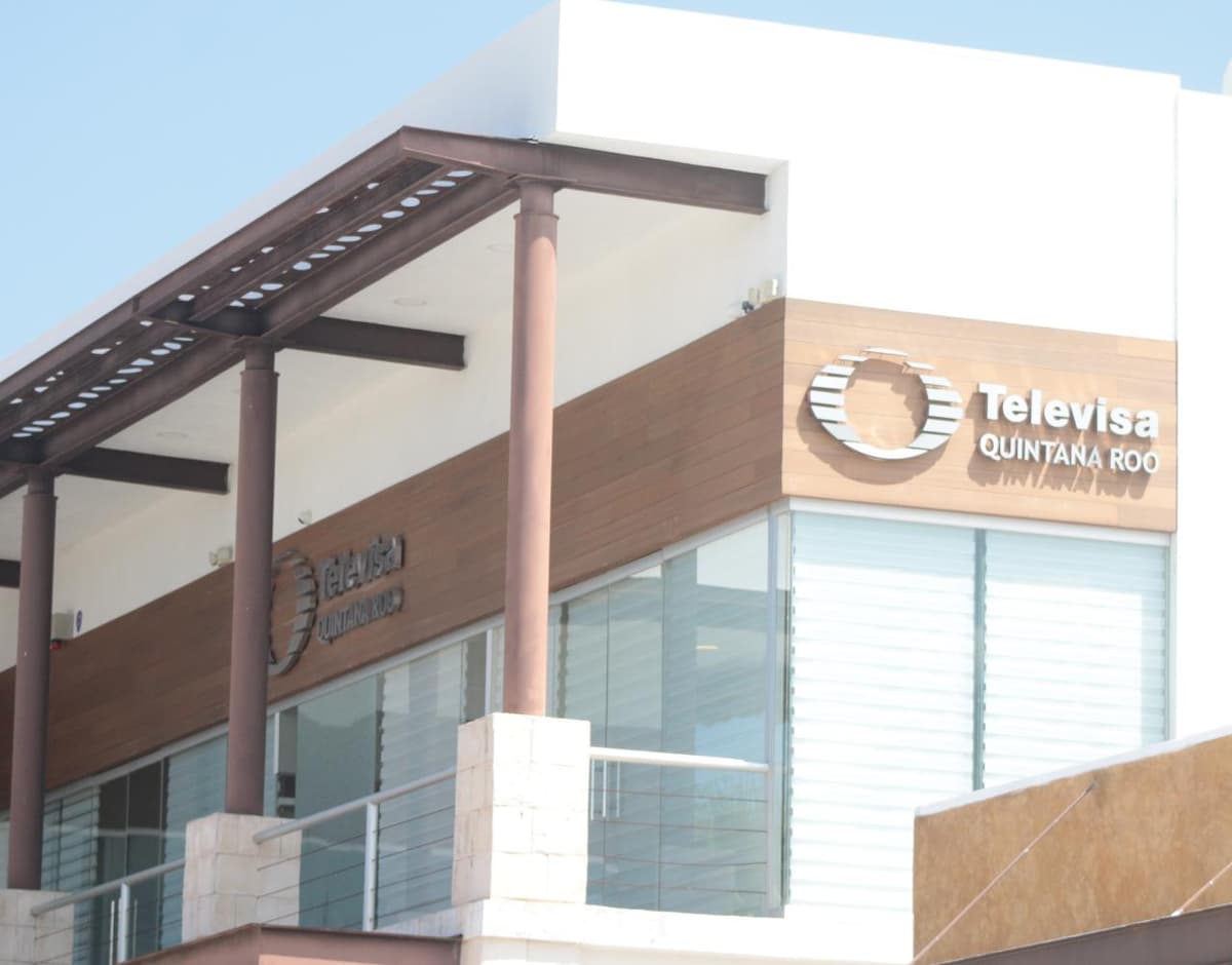 Reportan daños con arma de fuego a un bar y una televisora de Cancún