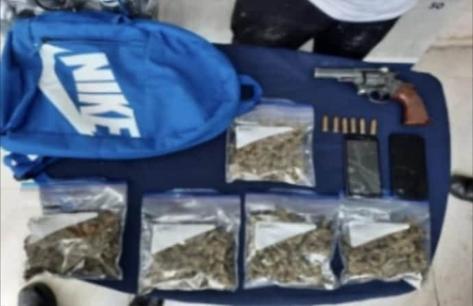Capturan en Tulum a dos personas en posesión de drogas y un arma