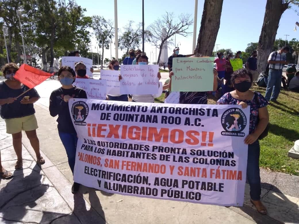 Integrantes de Antorcha Campesina se manifiestan en exigencias de los servicios públicos básicos