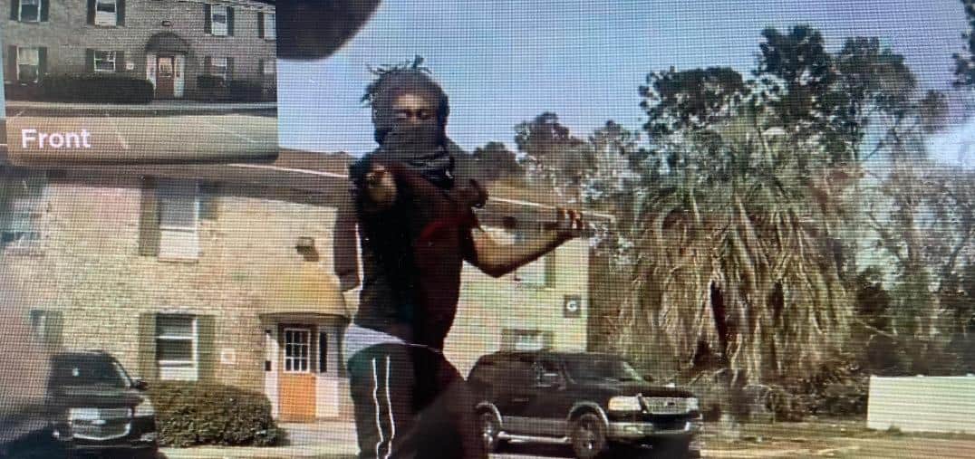 Video: Ladrón no se puede robar un Tesla; dueño le agradece a Elon Musk