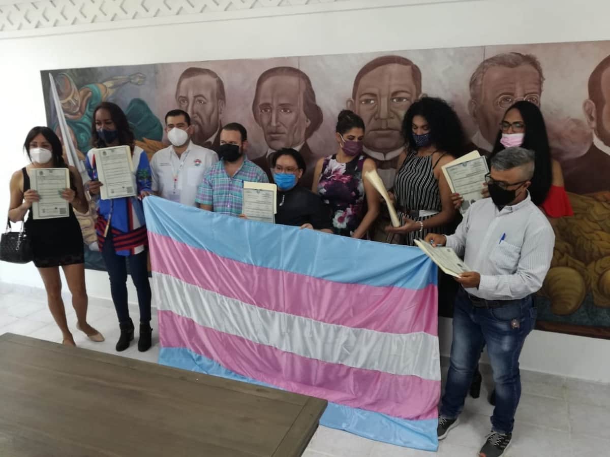 Entregan en Benito Juárez las primeras actas de cambio de identidad de género