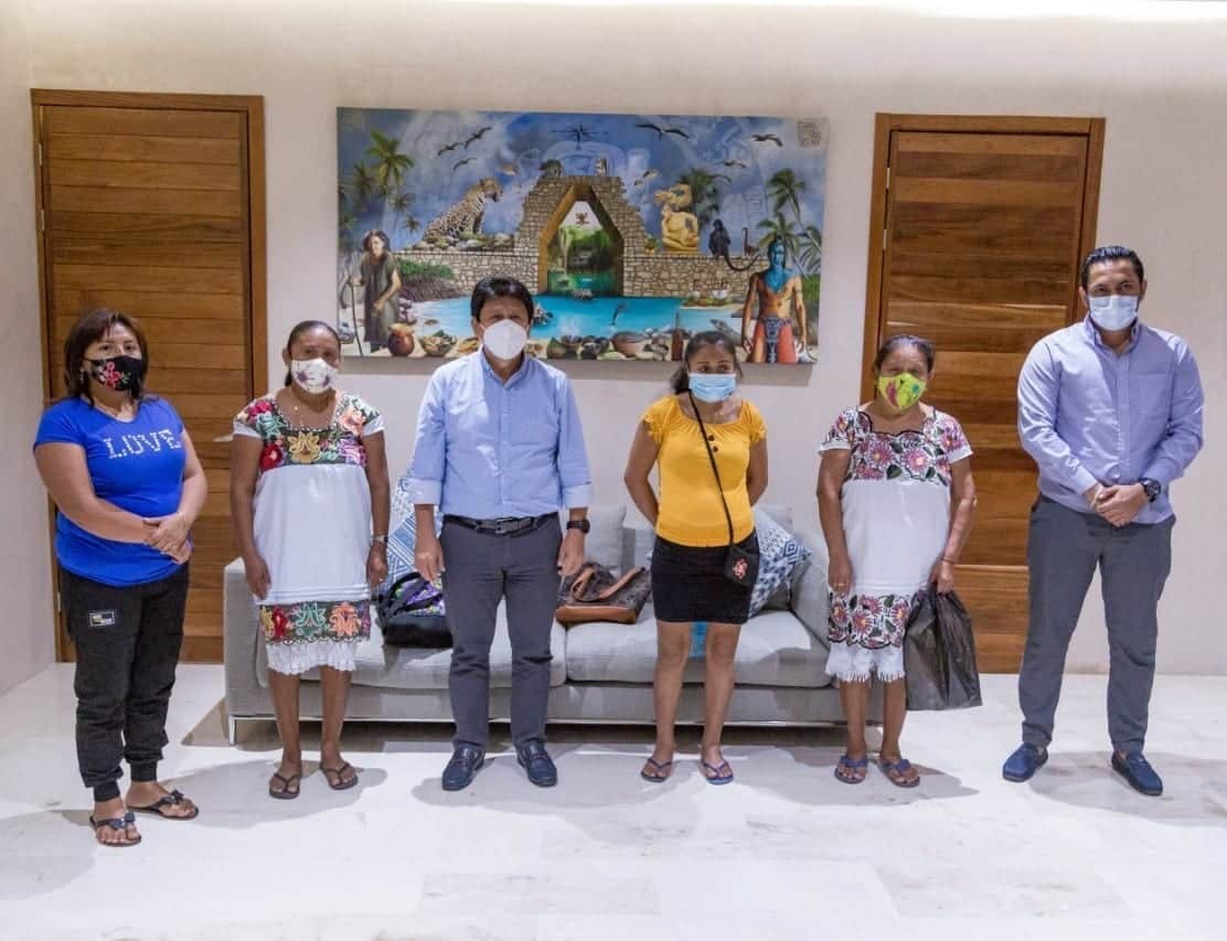 Entregan en Tulum créditos a mujeres artesanas para impulsar reactivación económica