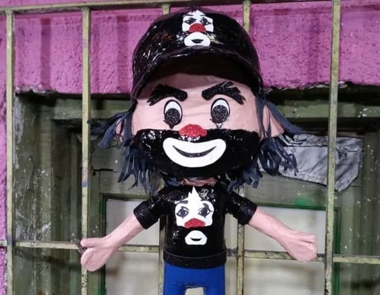 Tras su fallecimiento, hacen piñata en honor a 'Cepillín' en Tamaulipas