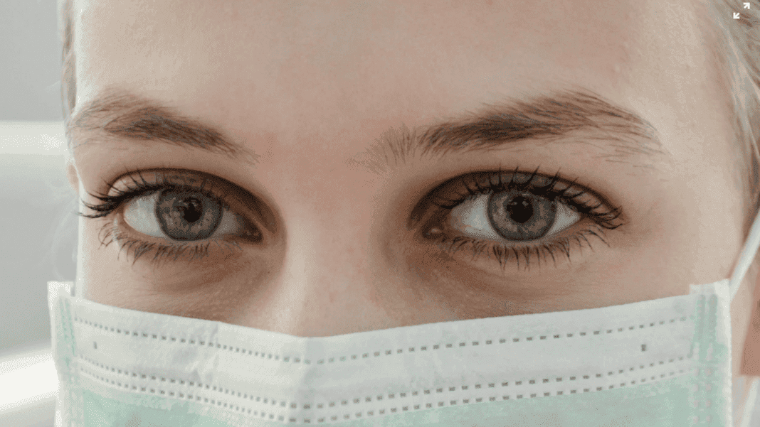 Desarrollan implantes que prometen dar una visión artificial a los ciegos