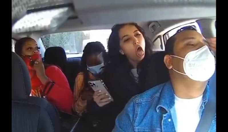Video: Mujeres tosen y atacan a un Uber que no quiso llevarlas por no usar cubrebocas
