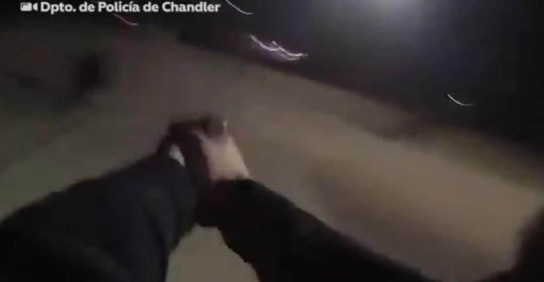 Video: Policía de Estados Unidos dispara contra un adolescente