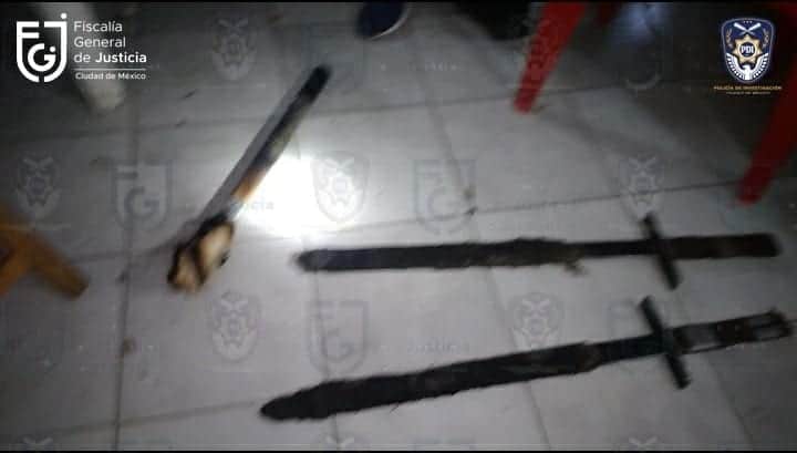 Policía de CDMX irrumpe en casa de feministas en víspera del 8M