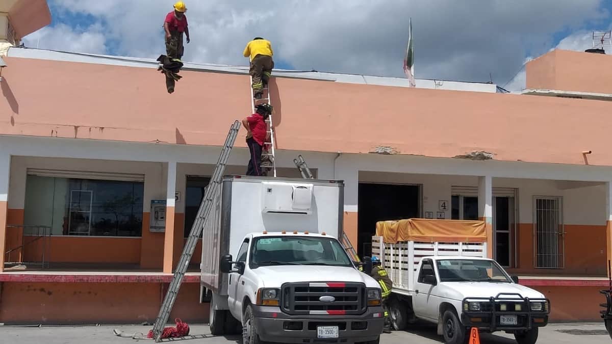 Un hombre sufrió una descarga eléctrica mientras trabajaba en techo Central de Abastos