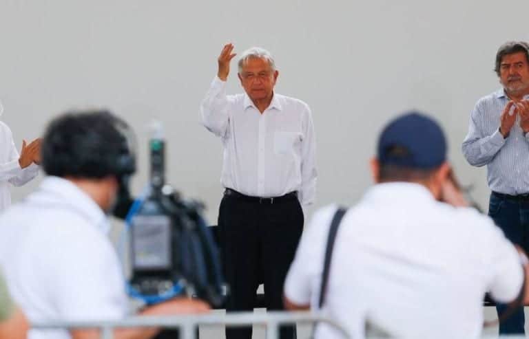 AMLO anuncia posible regreso a clases después que vacunen a todos los educadores