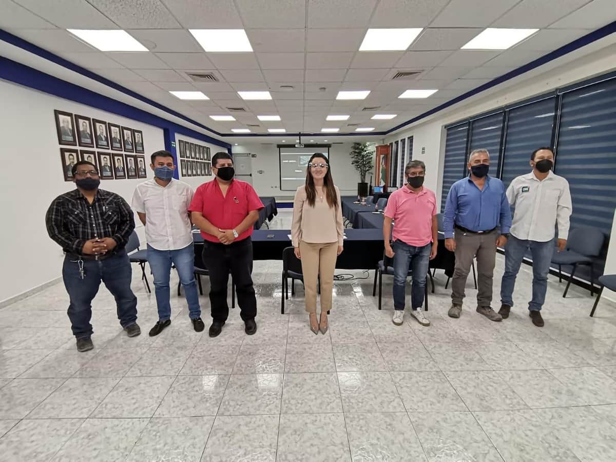 Candidata Alondra Name presenta propuestas a Colegio de Ingenieros Civiles de Solidaridad