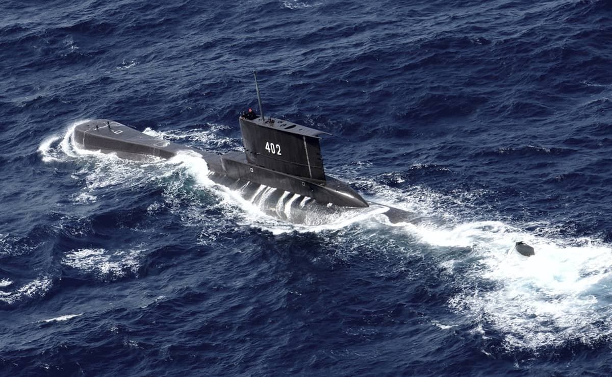 Desaparece submarino con 53 personas a bordo, en Indonesia