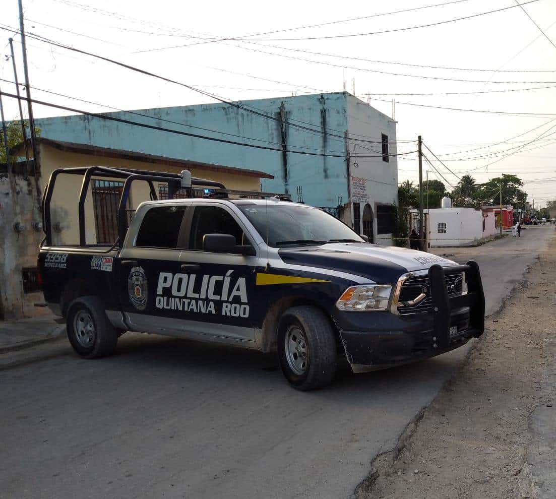 Asesinan a balazos a sujeto que salía de su casa en Cancún