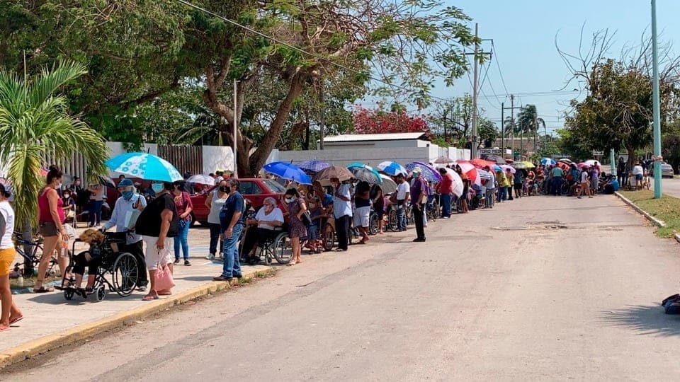 300 adultos mayores se quedan sin vacuna del Covid-19 en Chetumal