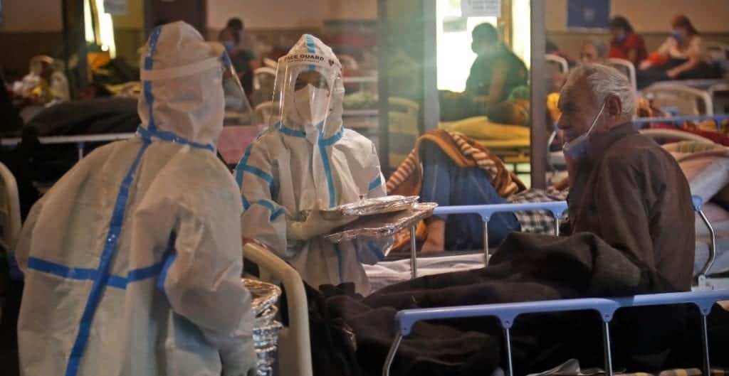 Ante saturación por Covid, India convertirá escuelas en hospitales