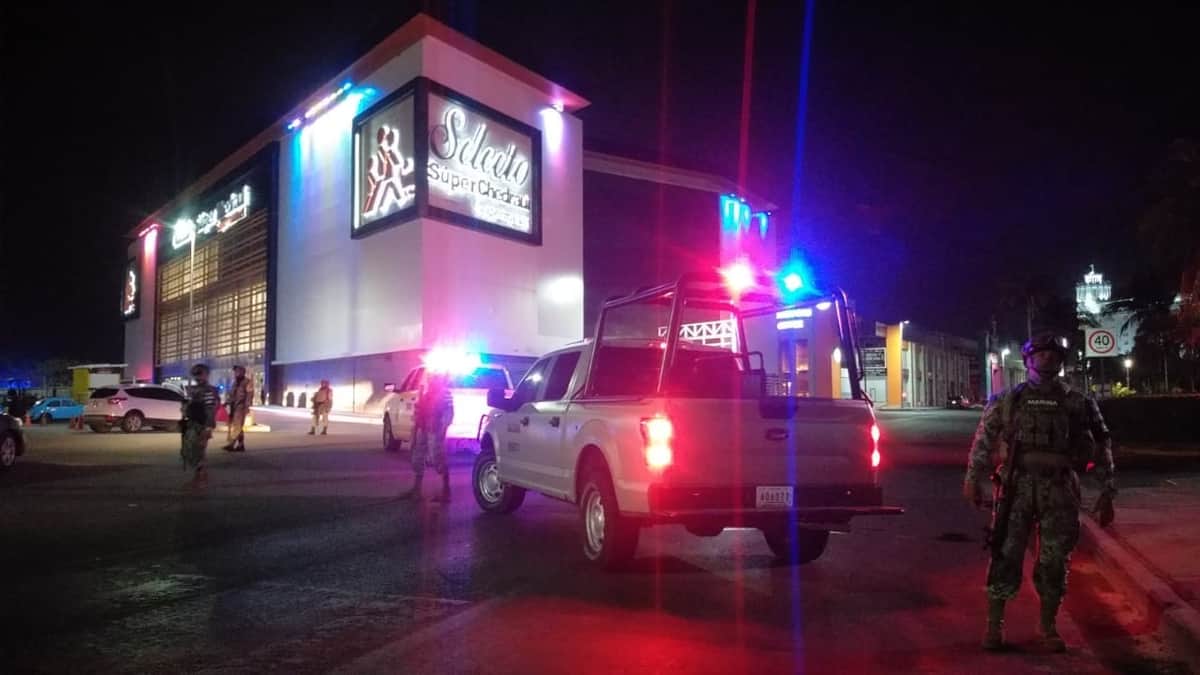 Más de 12 horas duró operativo en zona hotelera de Cancún por reporte de explosivo en auto