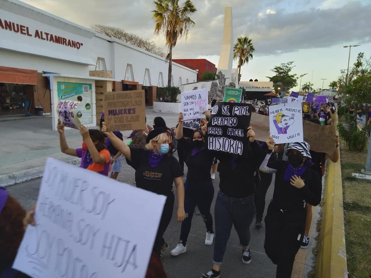 Feministas interponen amparos contra Congreso de Quintana Roo