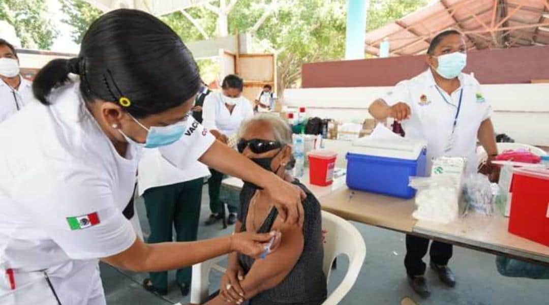 Invitan a adultos mayores de Tulum a aplicarse la segunda dosis contra Covid-19
