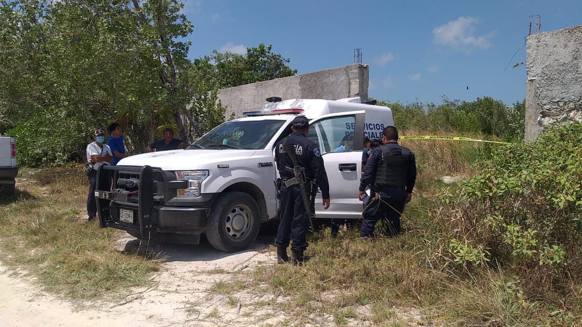 Encuentran cuerpo decapitado en terreno de la zona continental de Isla Mujeres