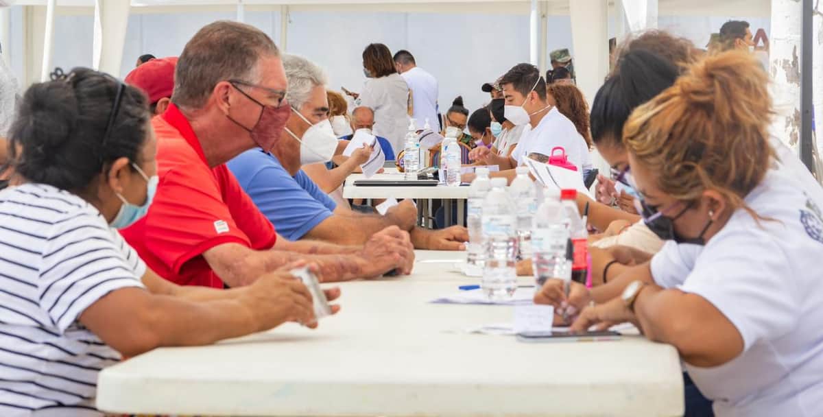 Tercer día de aplicación de la segunda dosis de Covid-19 en Playa del Carmen