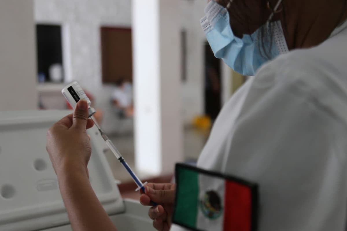 Cofepris pide a la población reportar malestares por la vacuna anticovid