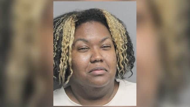 Mujer es arrestada por negarse a devolver 1 mdd, se los pasaron por error